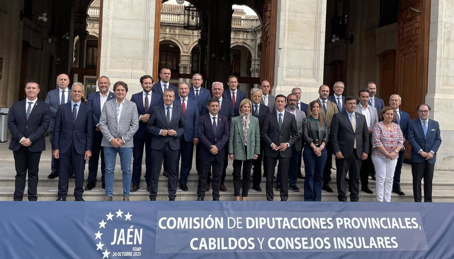 Reyes defiende el «papel fundamental» de las diputaciones, sobre todo para los municipios más pequeños