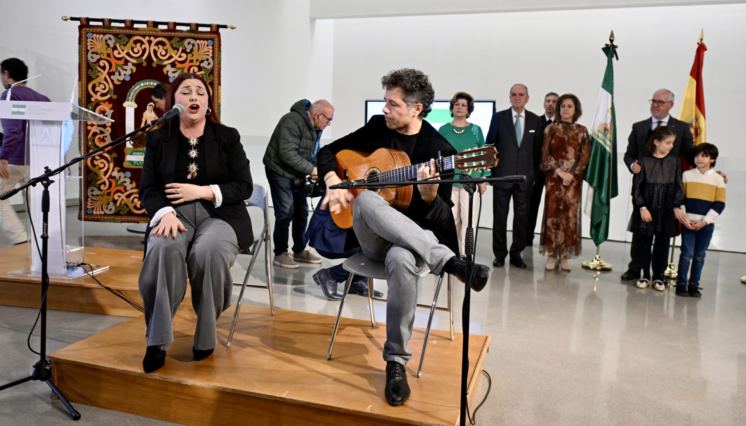 La cantaora Fina de Ángeles lleva el duende de Torredelcampo al Día de la Bandera en Jaén en un acto por la igualdad y el orgullo andaluz