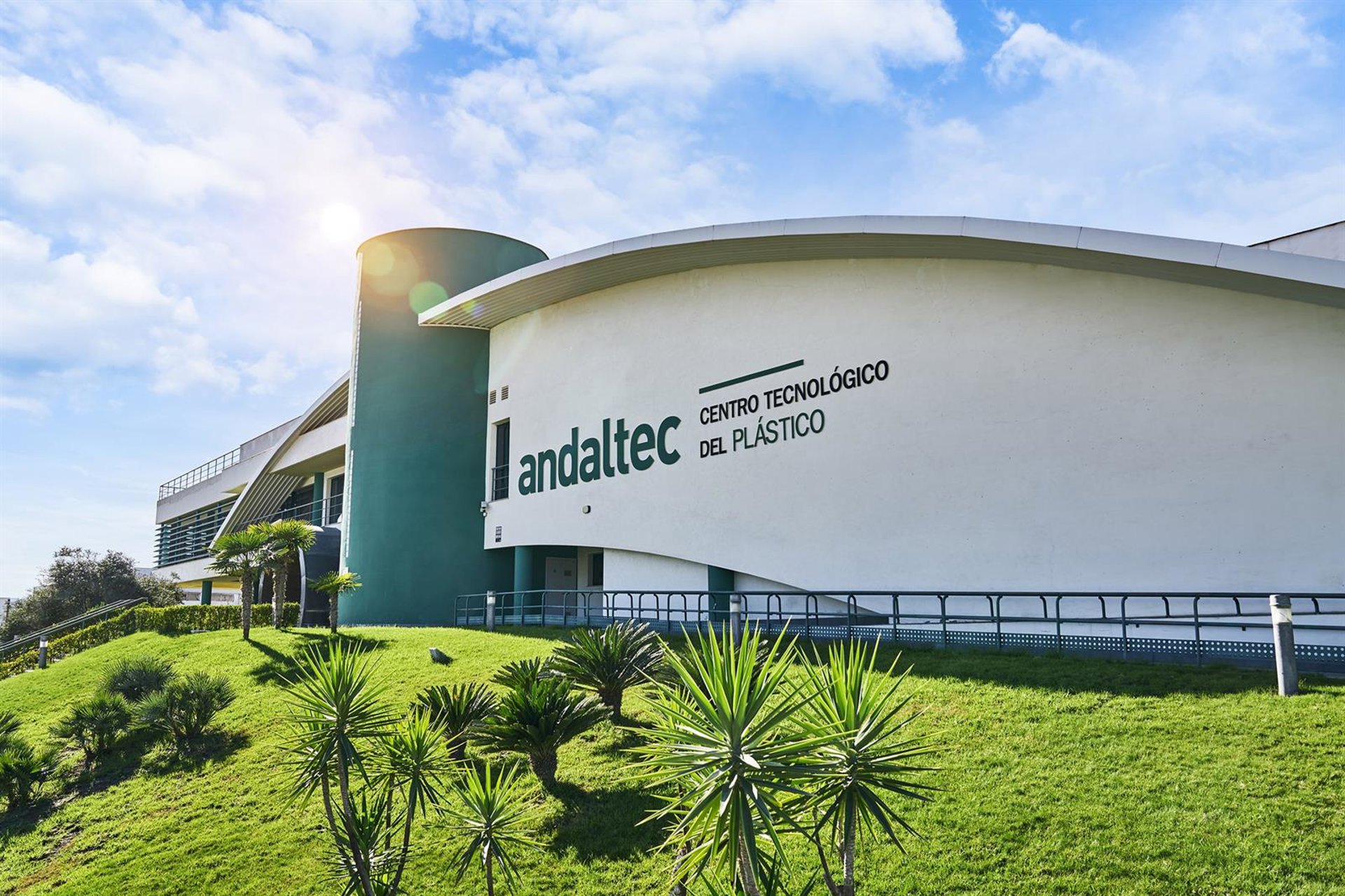 Andaltec prestó 479 servicios tecnológicos a empresas de ocho países durante el año pasado
