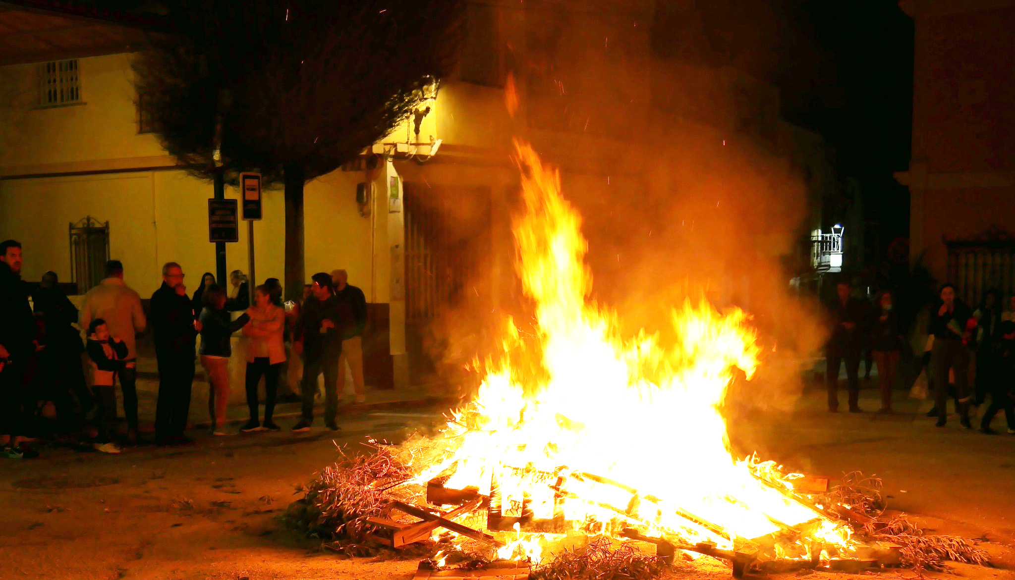 Bando municipal ante las tradicionales hogueras de San Antón