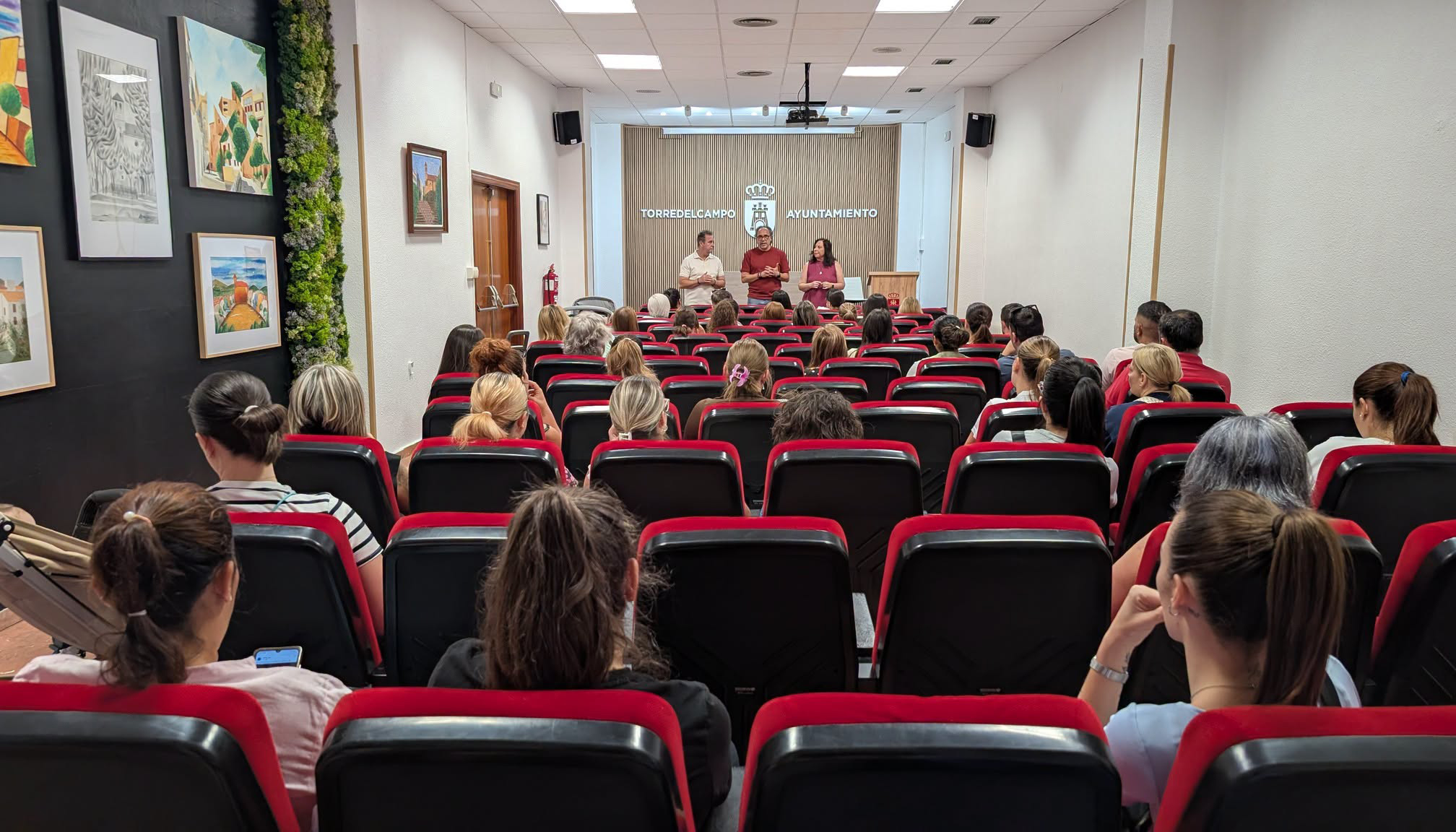 Más de 80 familias de Torredelcampo reciben el Cheque-Libro para afrontar el inicio del curso