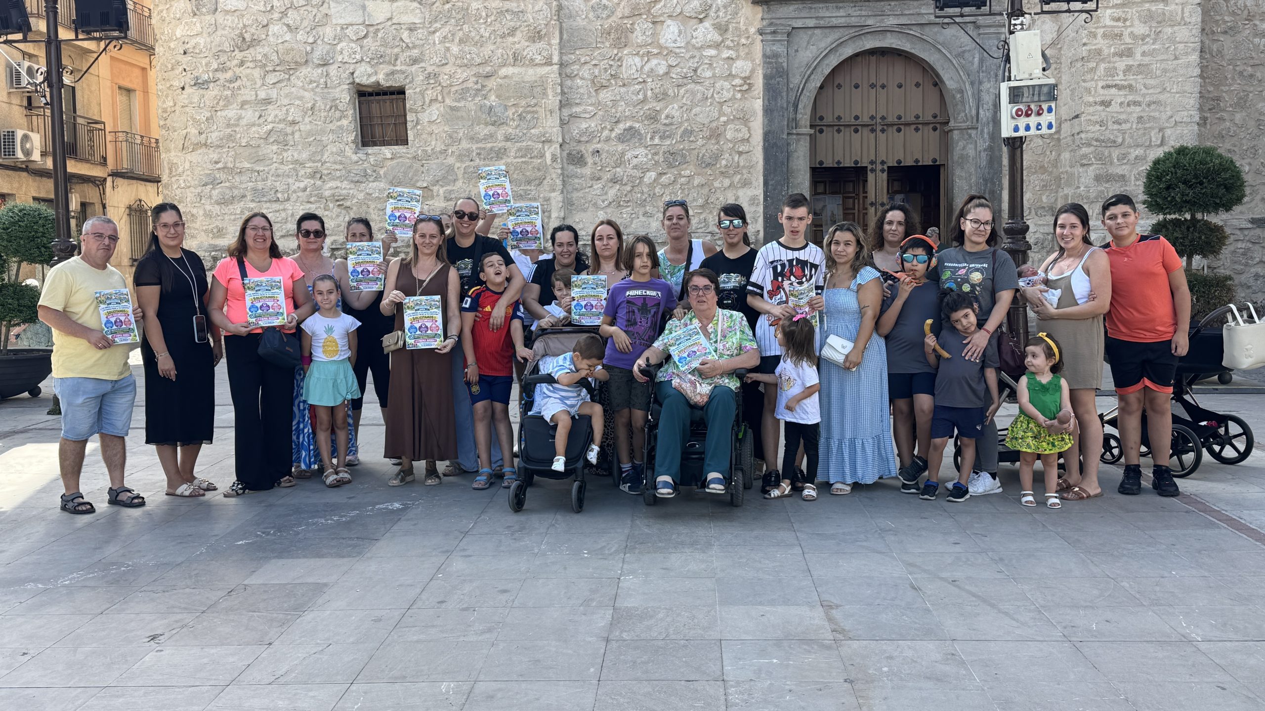Concentración en Torredelcampo para reclamar más recursos para los niños con necesidades especiales