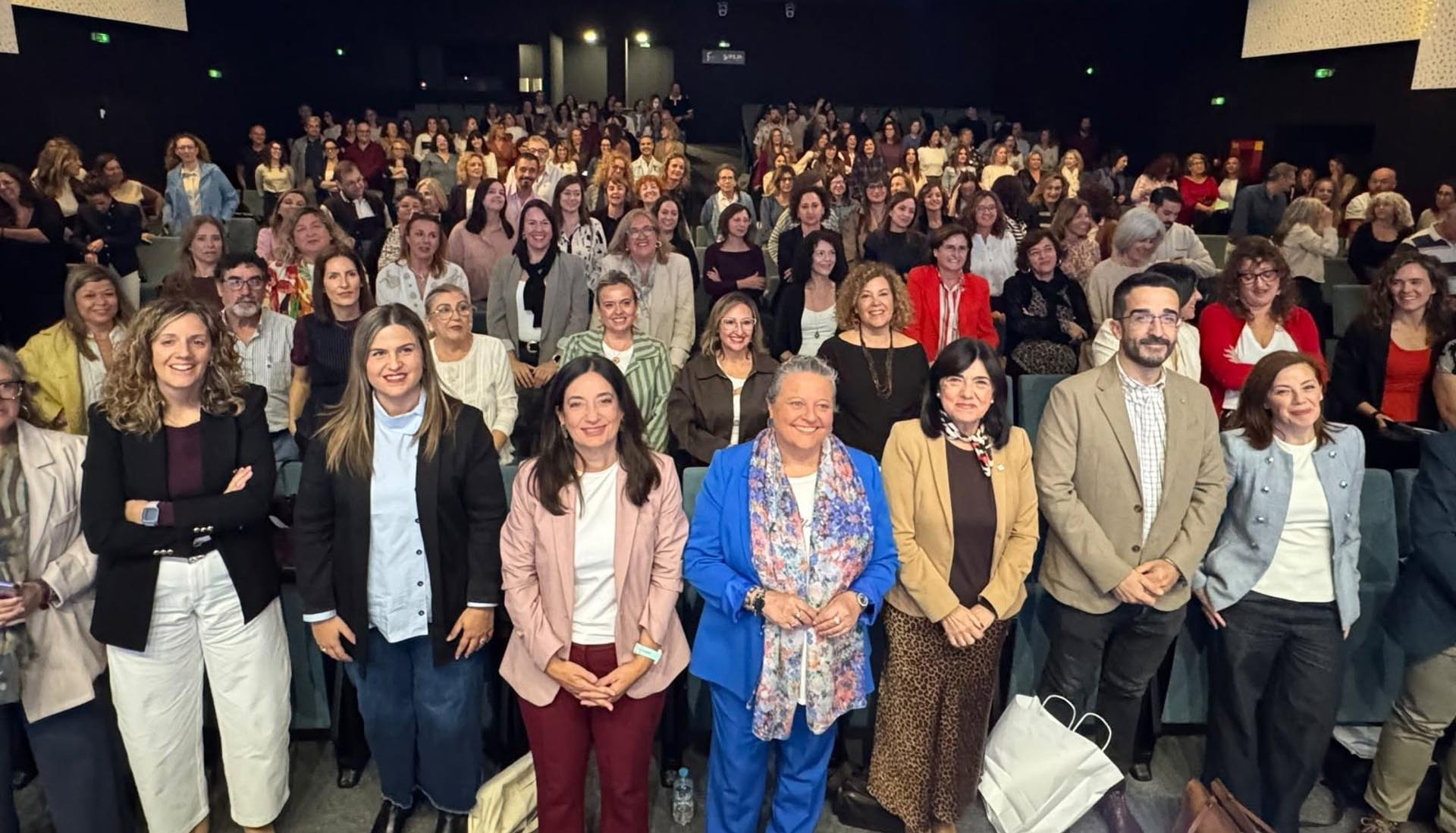 Profesionales de los Servicios Sociales de Torredelcampo participan en un encuentro provincial sobre los nuevos retos de la atención social